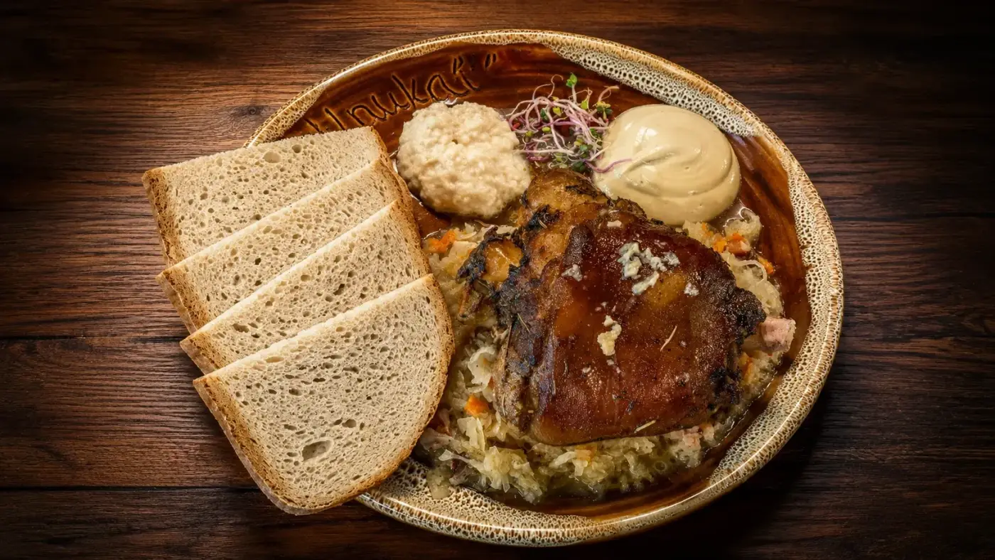 Knuckle of pork roasted on cabbage with bread, Karczma U Wnuka in Zakopane