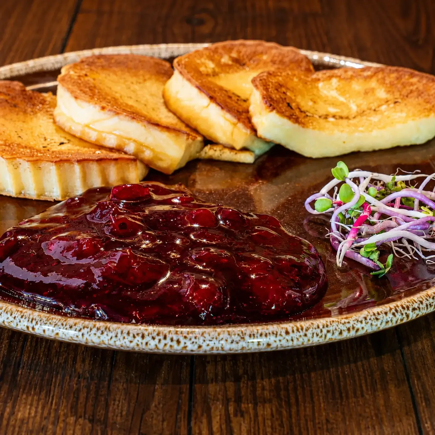 Grilled oscypek with cranberry, Karczma U Wnuka in Zakopane