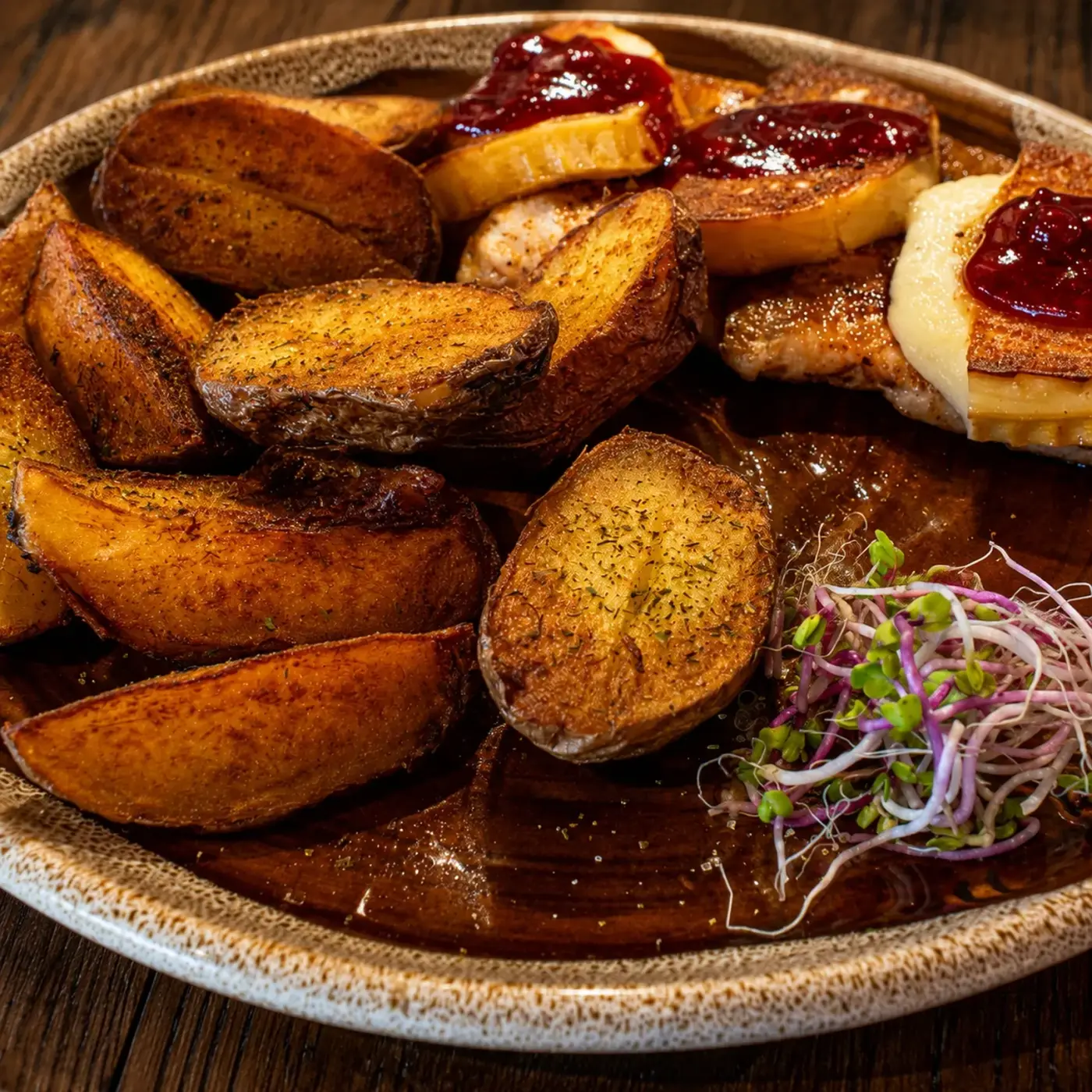 Gegrillter Oscypek mit Preiselbeeren, Karczma U Wnuka in Zakopane