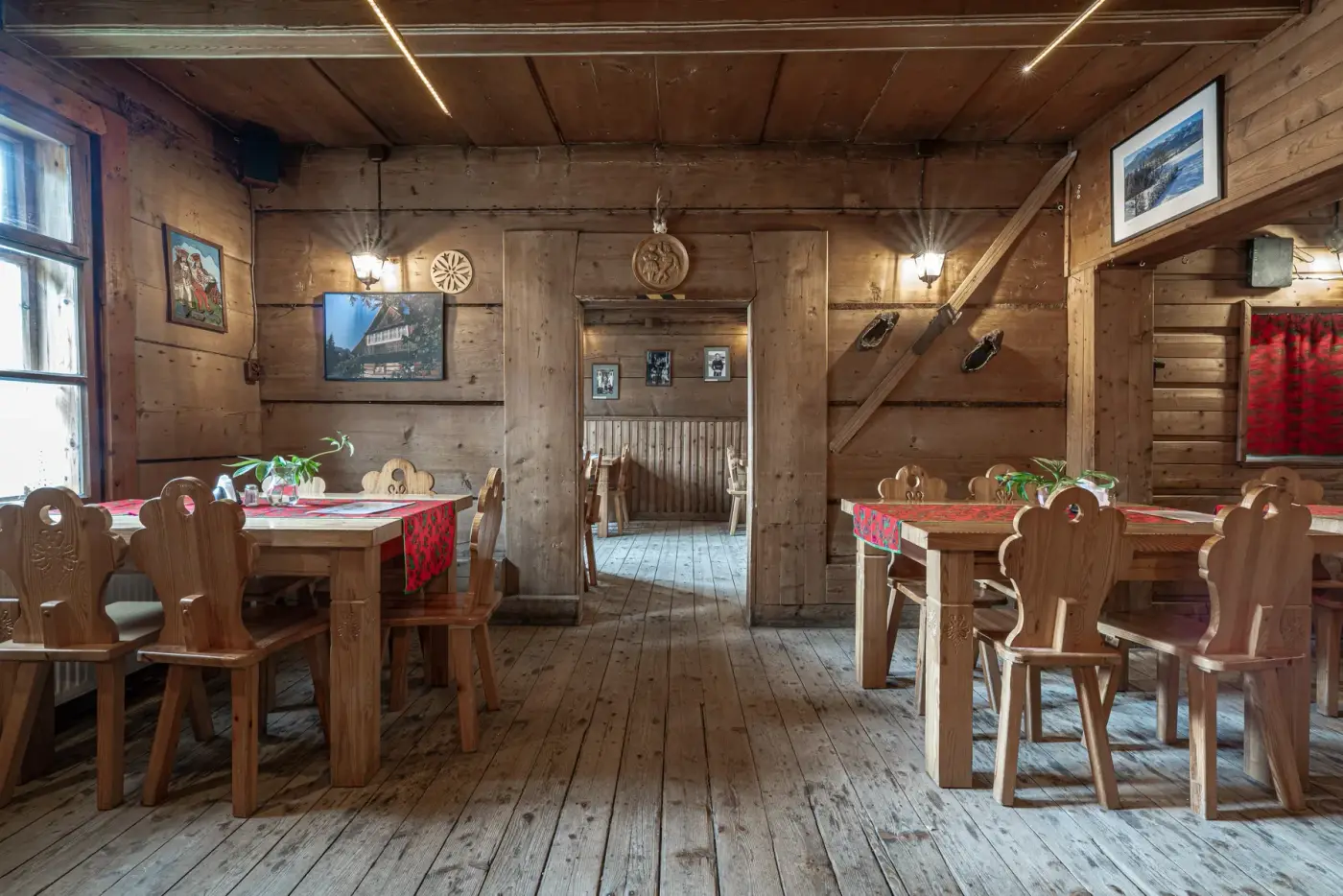 Wnętrze Karczmy U Wnuka, regionalna restauracja w Zakopanem