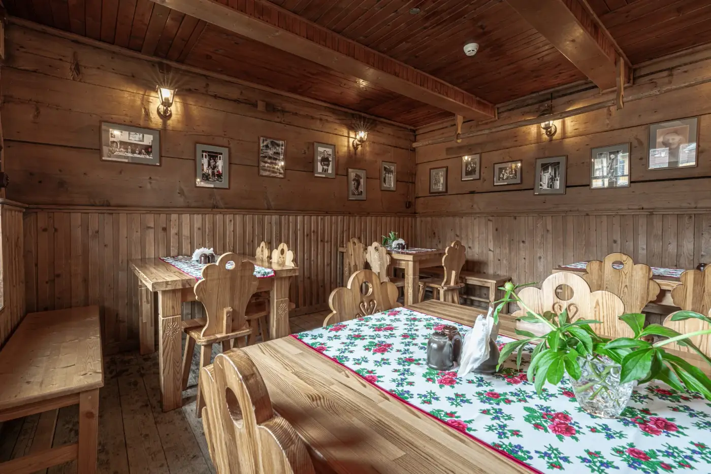 Wnętrze Karczmy U Wnuka, regionalna restauracja w Zakopanem