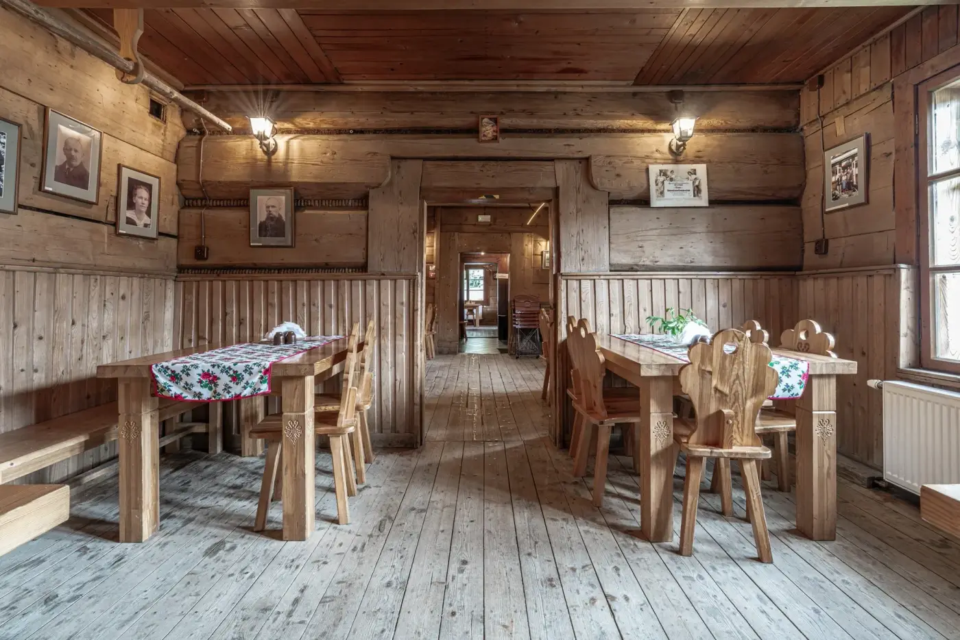 Wnętrze Karczmy U Wnuka, regionalna restauracja w Zakopanem
