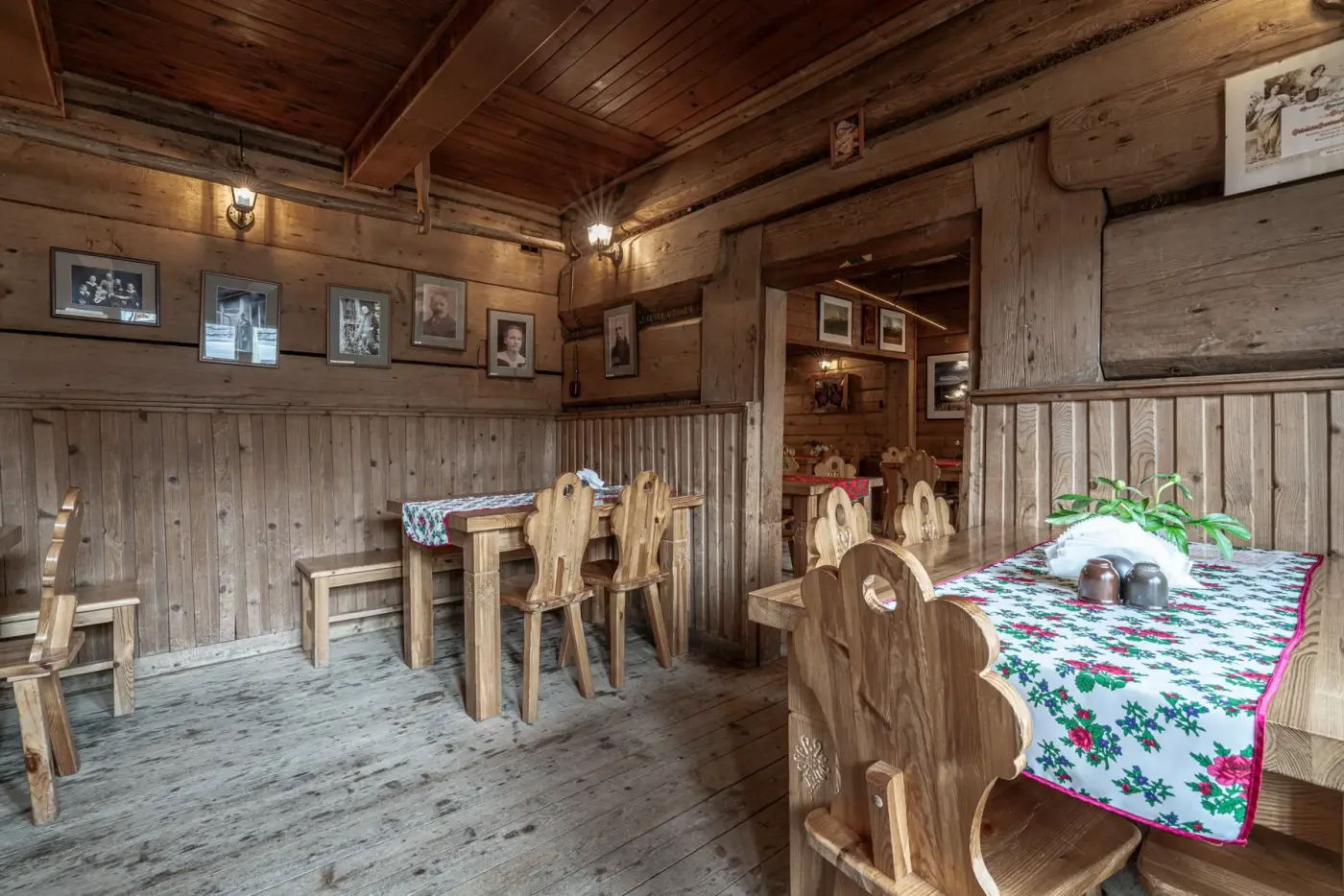 Interiér Karczmy U Wnuka, regionální restaurace v Zakopanem